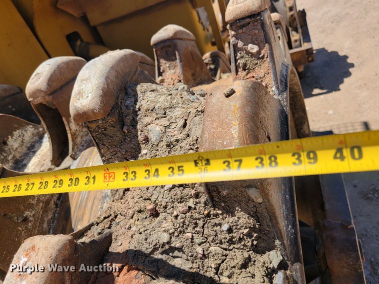 image for item JG9818 1975 Caterpillar 814  soil compactor