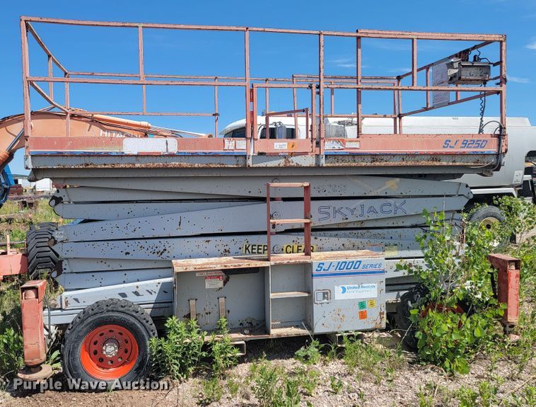 image for item JG9821 2002 Skyjack SJ9250  scissor lift