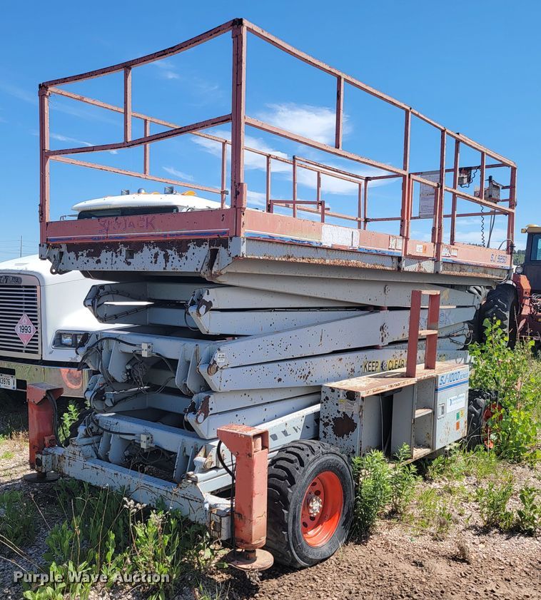 image for item JG9821 2002 Skyjack SJ9250  scissor lift