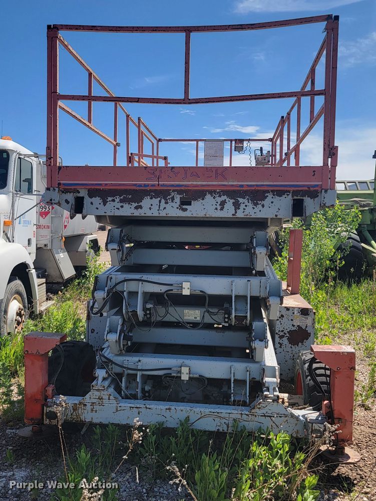 image for item JG9821 2002 Skyjack SJ9250  scissor lift