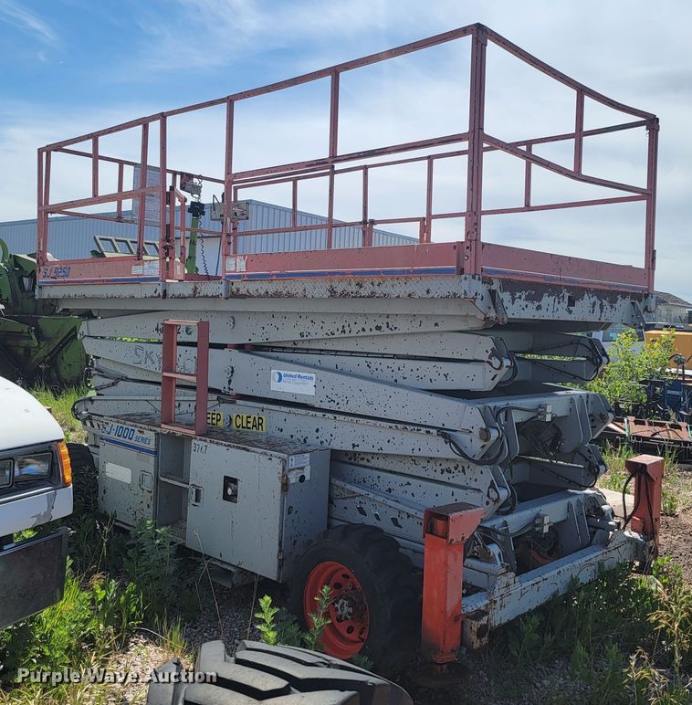 image for item JG9821 2002 Skyjack SJ9250  scissor lift