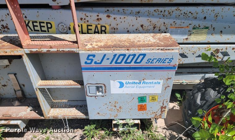 image for item JG9821 2002 Skyjack SJ9250  scissor lift