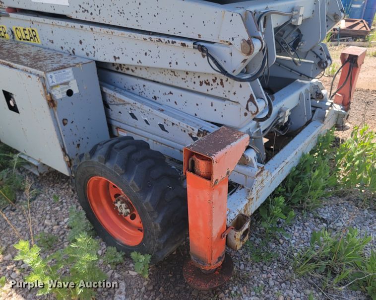 image for item JG9821 2002 Skyjack SJ9250  scissor lift