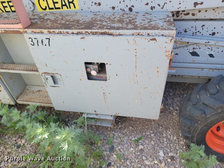 image for item JG9821 2002 Skyjack SJ9250  scissor lift