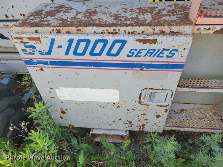 image for item JG9821 2002 Skyjack SJ9250  scissor lift