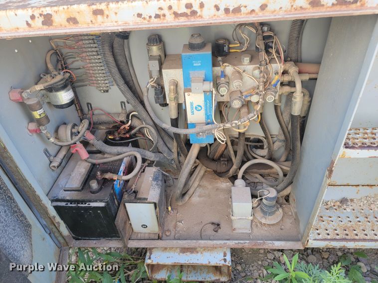 image for item JG9821 2002 Skyjack SJ9250  scissor lift