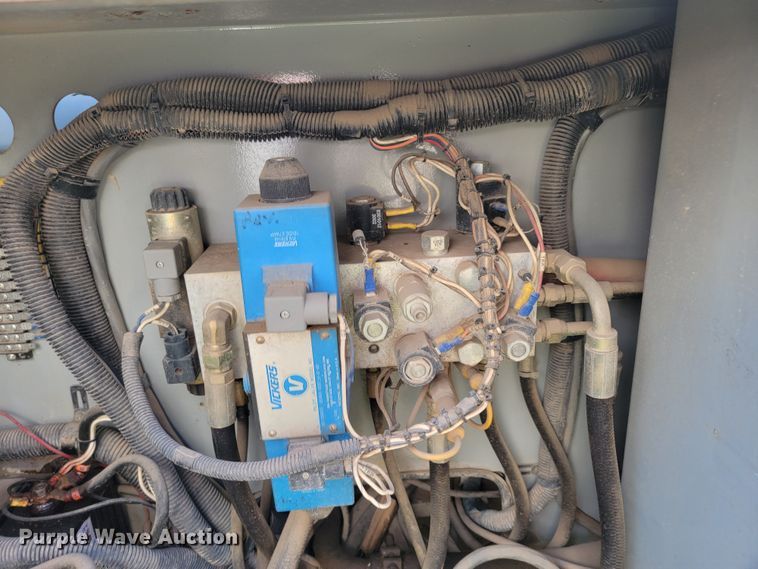 image for item JG9821 2002 Skyjack SJ9250  scissor lift