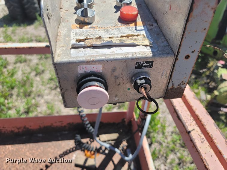 image for item JG9821 2002 Skyjack SJ9250  scissor lift