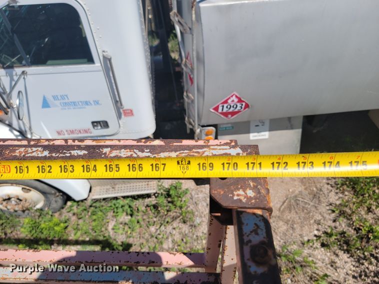 image for item JG9821 2002 Skyjack SJ9250  scissor lift