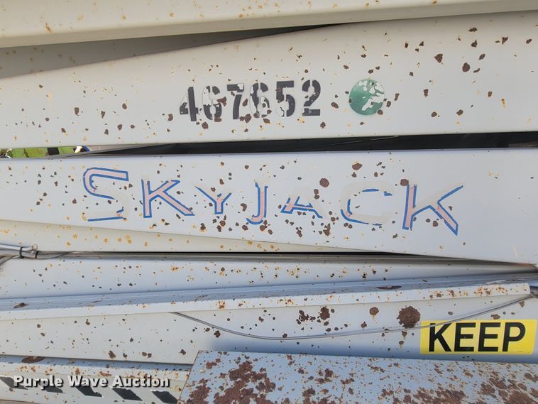 image for item JG9821 2002 Skyjack SJ9250  scissor lift