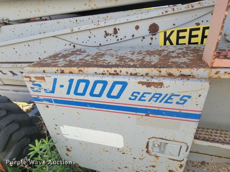 image for item JG9821 2002 Skyjack SJ9250  scissor lift