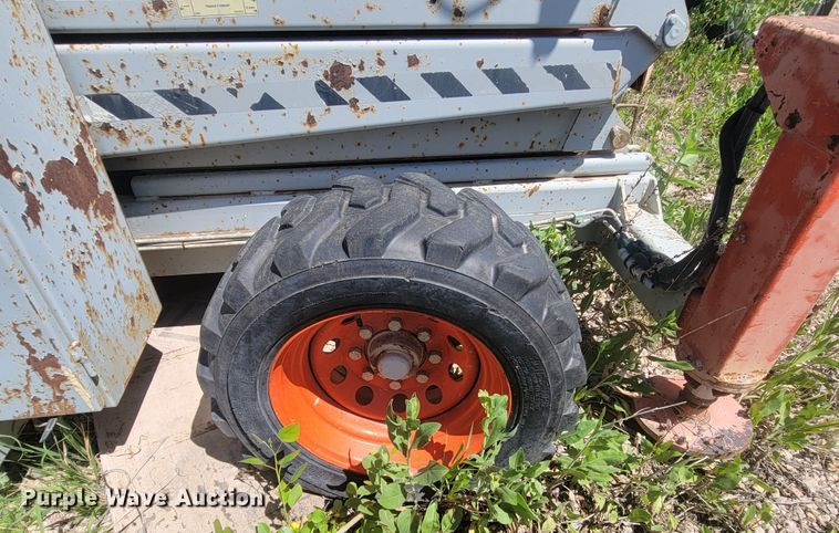 image for item JG9821 2002 Skyjack SJ9250  scissor lift