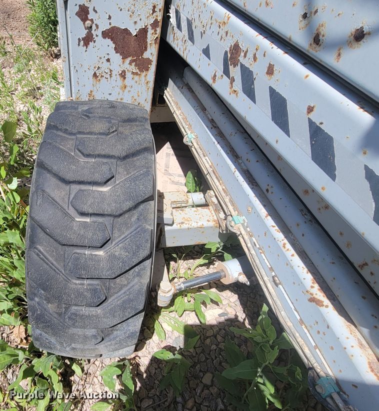 image for item JG9821 2002 Skyjack SJ9250  scissor lift