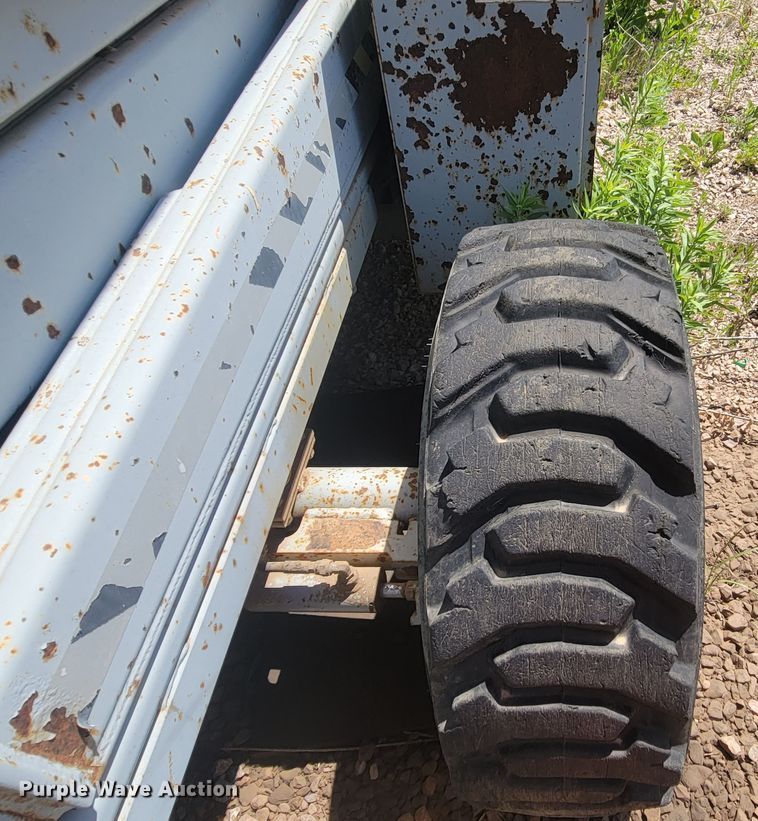 image for item JG9821 2002 Skyjack SJ9250  scissor lift