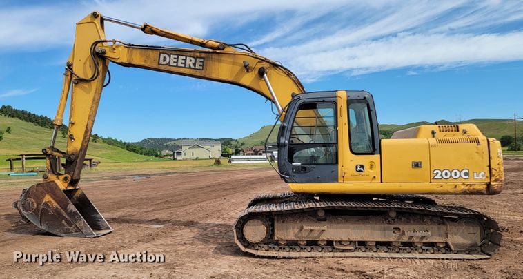 image for item JG9822 2005 John Deere 200C LC  excavator