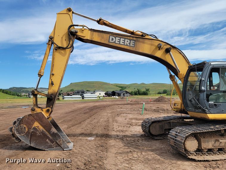 image for item JG9822 2005 John Deere 200C LC  excavator