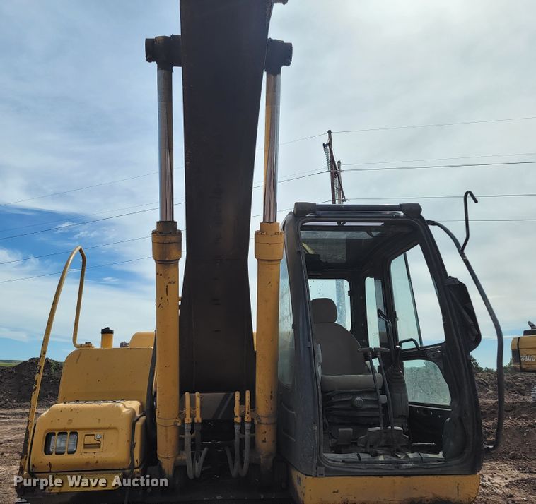 image for item JG9822 2005 John Deere 200C LC  excavator