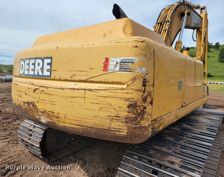 image for item JG9822 2005 John Deere 200C LC  excavator