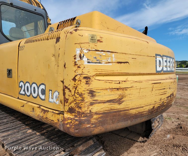 image for item JG9822 2005 John Deere 200C LC  excavator