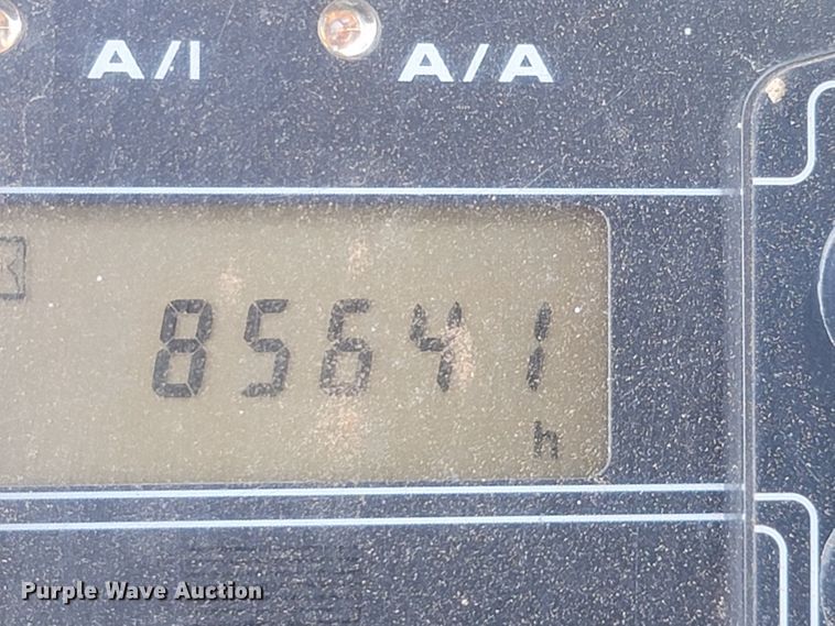 image for item JG9822 2005 John Deere 200C LC  excavator