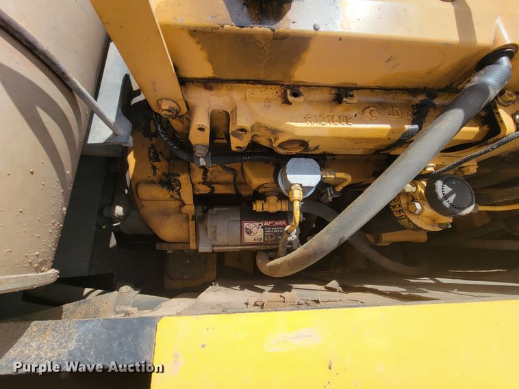 image for item JG9822 2005 John Deere 200C LC  excavator