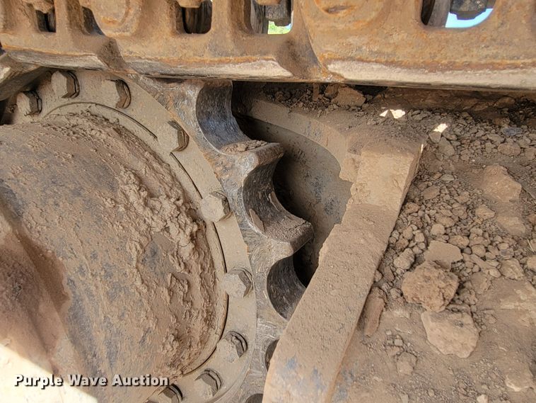 image for item JG9822 2005 John Deere 200C LC  excavator