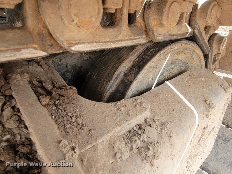 image for item JG9822 2005 John Deere 200C LC  excavator