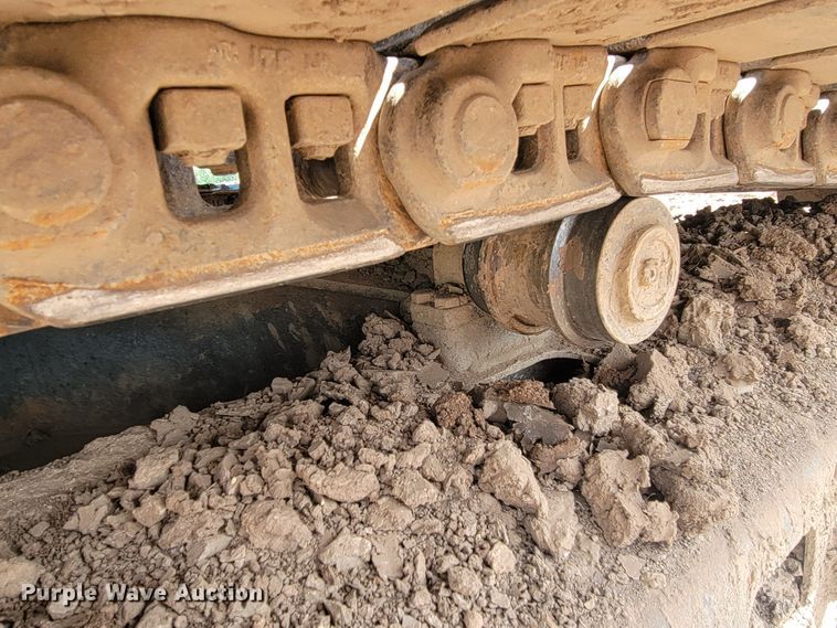 image for item JG9822 2005 John Deere 200C LC  excavator