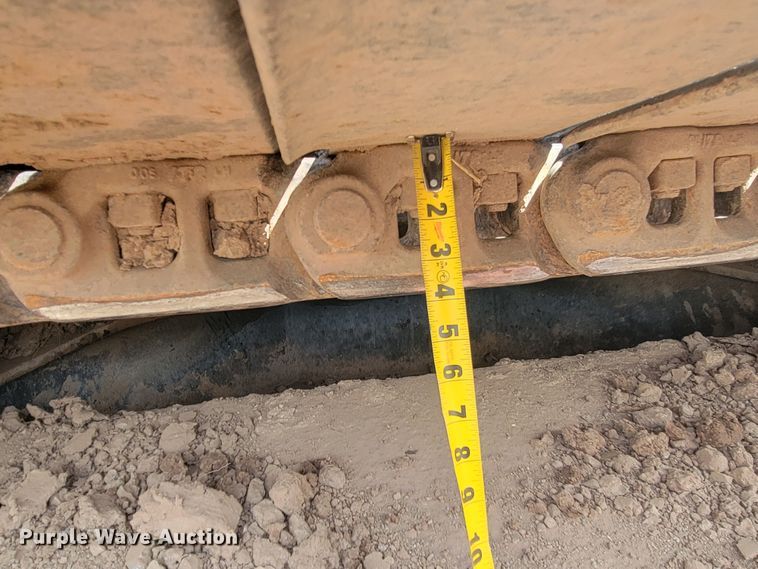 image for item JG9822 2005 John Deere 200C LC  excavator