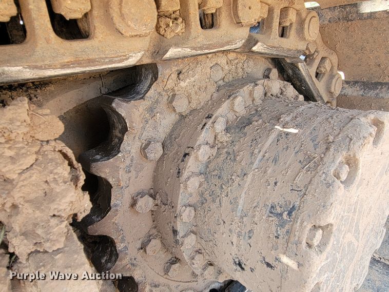 image for item JG9822 2005 John Deere 200C LC  excavator