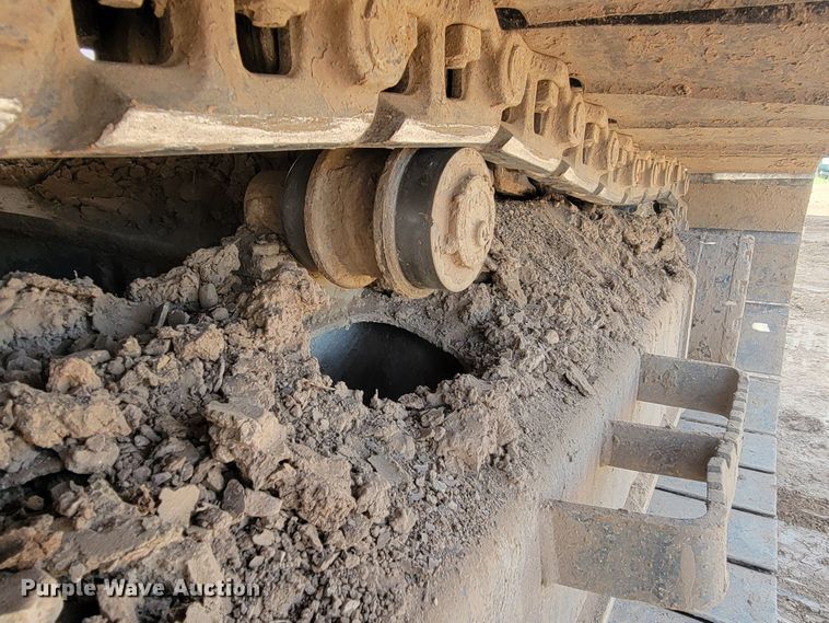 image for item JG9822 2005 John Deere 200C LC  excavator