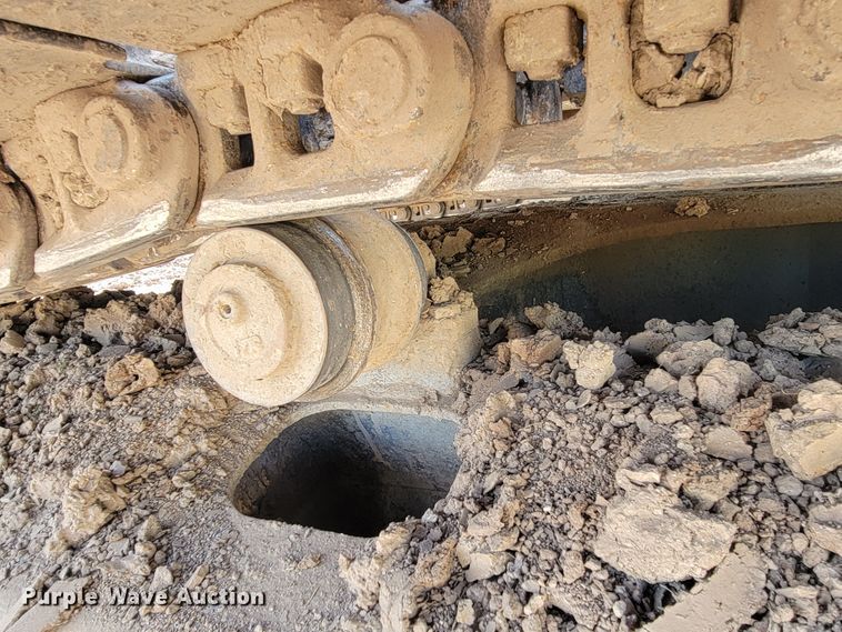 image for item JG9822 2005 John Deere 200C LC  excavator