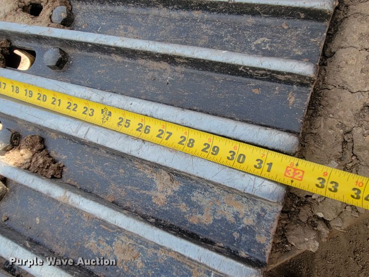 image for item JG9822 2005 John Deere 200C LC  excavator