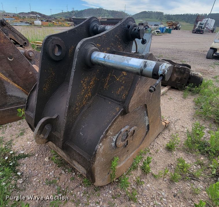 image for item JG9822 2005 John Deere 200C LC  excavator