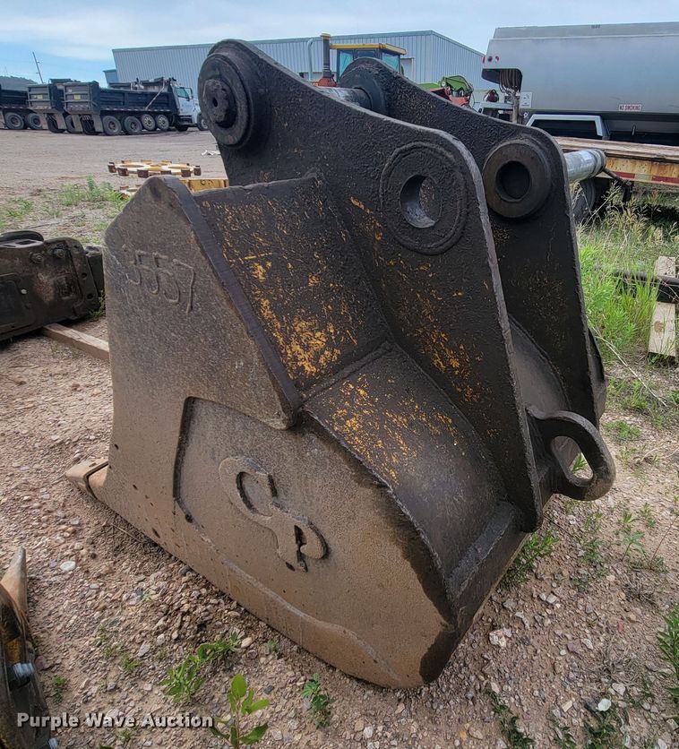 image for item JG9822 2005 John Deere 200C LC  excavator