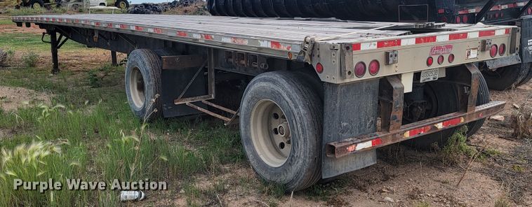 image for item JG9824 2000 Great Dane  flatbed trailer