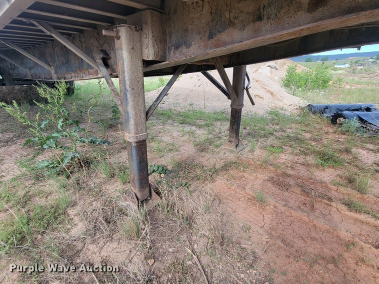 image for item JG9824 2000 Great Dane  flatbed trailer