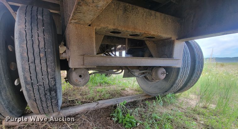 image for item JG9824 2000 Great Dane  flatbed trailer