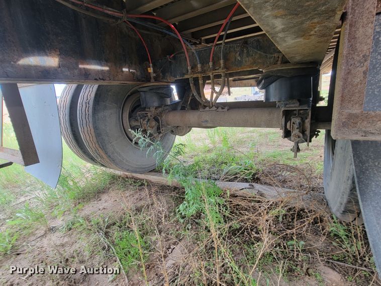 image for item JG9824 2000 Great Dane  flatbed trailer