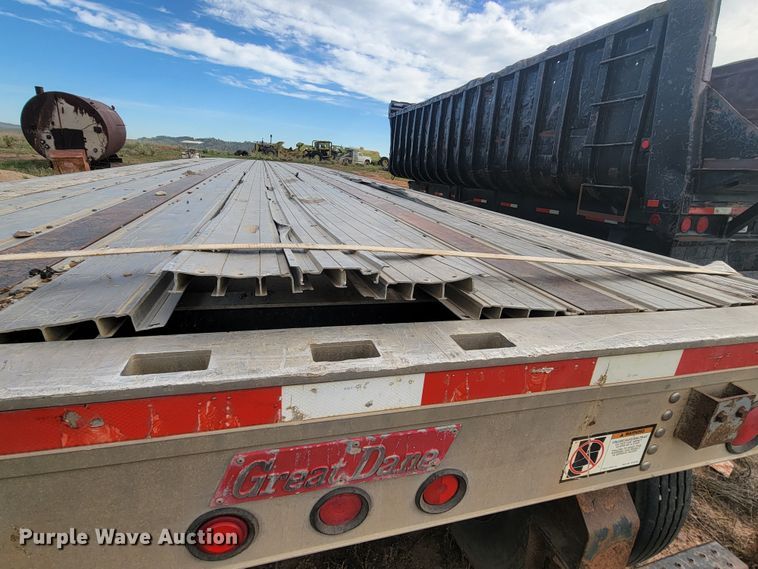 image for item JG9824 2000 Great Dane  flatbed trailer
