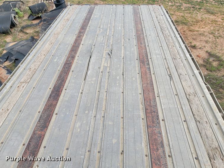 image for item JG9824 2000 Great Dane  flatbed trailer