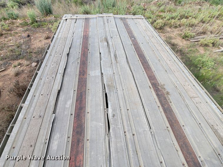 image for item JG9824 2000 Great Dane  flatbed trailer