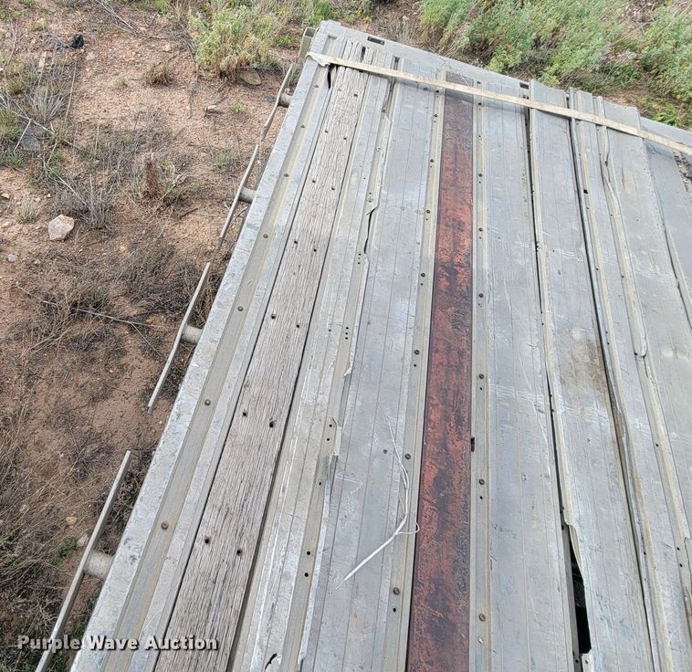 image for item JG9824 2000 Great Dane  flatbed trailer