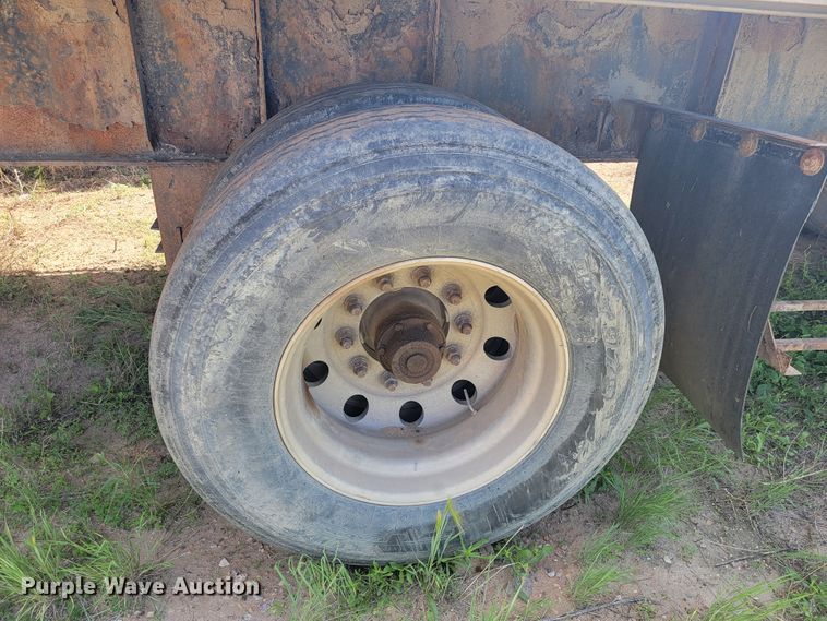 image for item JG9824 2000 Great Dane  flatbed trailer