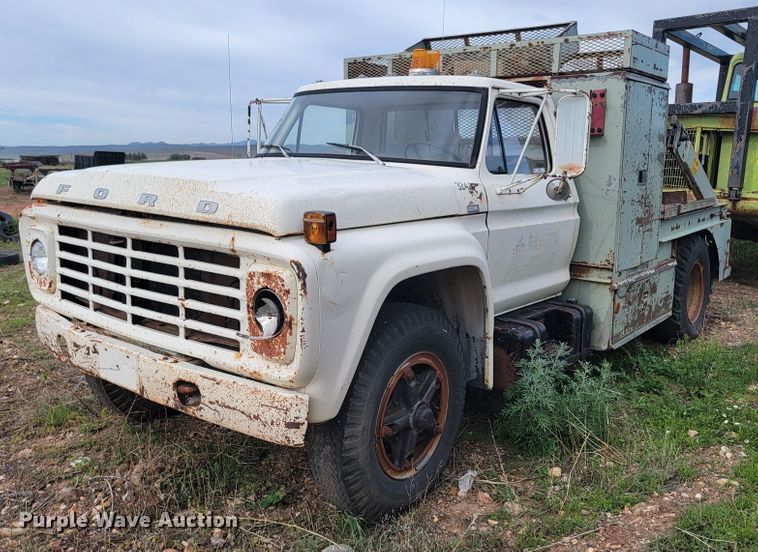 image for item JG9825 1979 Ford F700  utility / service truck