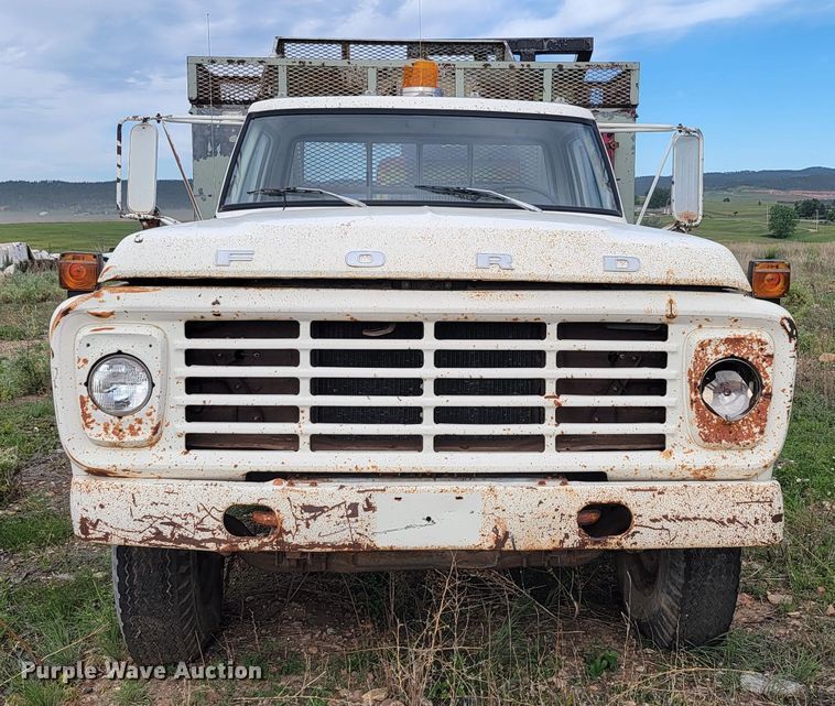 image for item JG9825 1979 Ford F700  utility / service truck