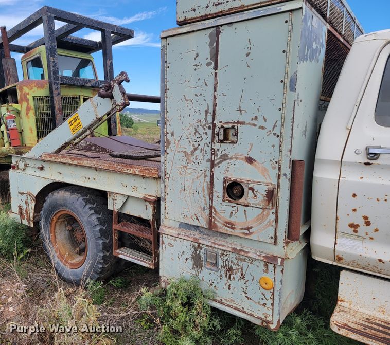 image for item JG9825 1979 Ford F700  utility / service truck