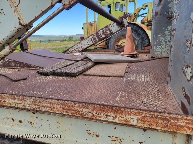 image for item JG9825 1979 Ford F700  utility / service truck