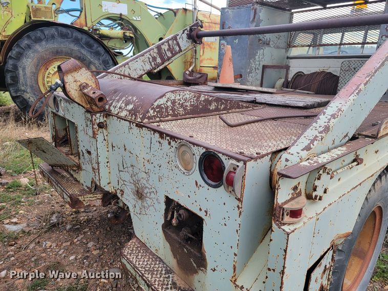 image for item JG9825 1979 Ford F700  utility / service truck