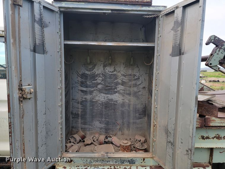 image for item JG9825 1979 Ford F700  utility / service truck